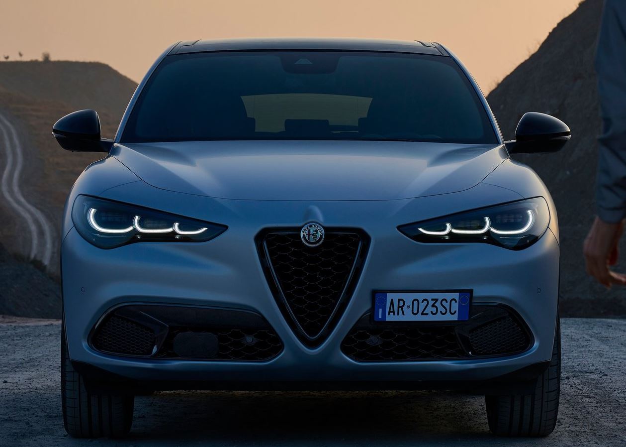 2023 Alfa Romeo Stelvio 2.0 4x4 280 Beygir Veloce AT Teknik Verileri