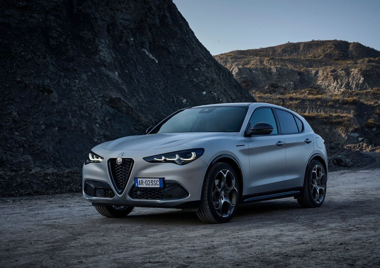 2023 Alfa Romeo Stelvio 2.0 4x4 280 HP Competizione AT Özellikleri - bagajhacmi.com