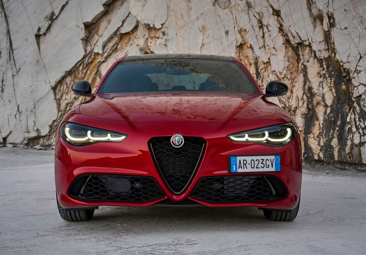 2023 Alfa Romeo Giulia 2.0 4x4 280 HP Veloce AT Özellikleri - bagajhacmi.com