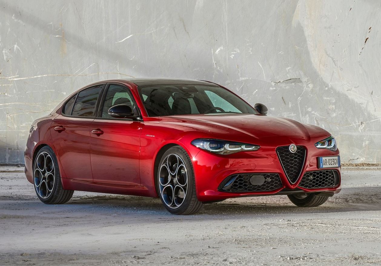 2023 Alfa Romeo Giulia 2.0 4x4 280 HP Veloce AT Özellikleri - bagajhacmi.com
