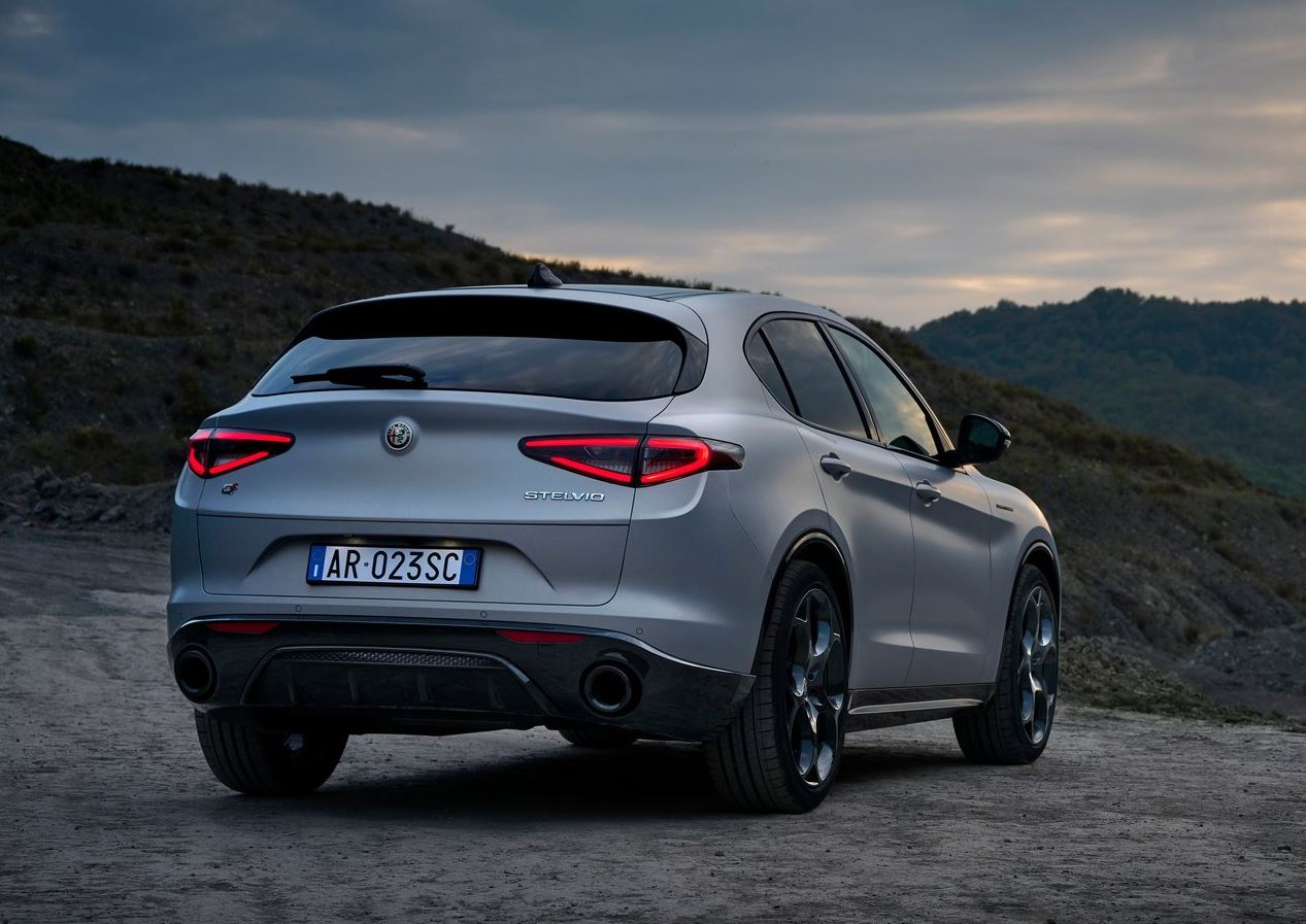 2023 Alfa Romeo Stelvio 2.0 4x4 280 HP Competizione AT Özellikleri - bagajhacmi.com