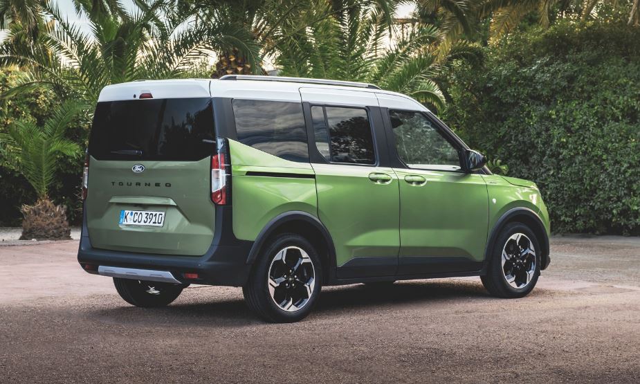 2025 Ford Tourneo Courier 1.5 EcoBlue 100 HP Titanium Manuel Özellikleri - bagajhacmi.com