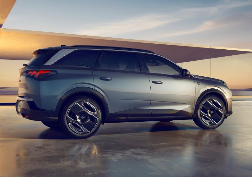 2025 Peugeot 5008 1.2 Hybrid 145 Beygir GT eDCS Teknik Verileri