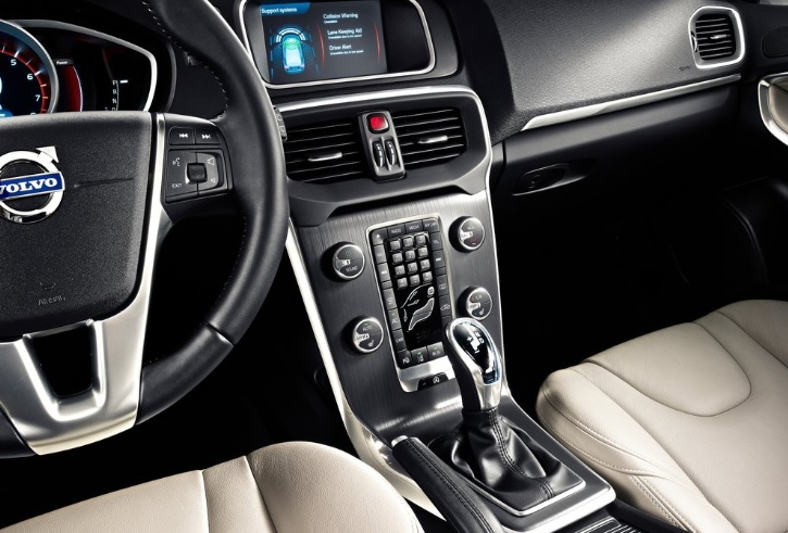 2018 Volvo V40 1.5 T3 152 Beygir Inscription GearTronic Teknik Verileri