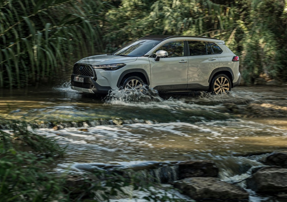 2023 Toyota Corolla Cross 1.8 Hybrid Flame X-Pack
