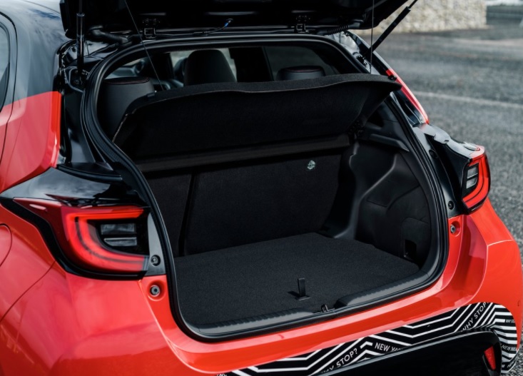 2020 Toyota Yeni Yaris 1.5 Hibrit 116 Beygir Flame e-CVT Teknik Verileri