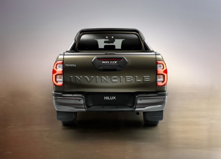 2022 Toyota Hilux 2.4 150 Beygir Adventure AT Teknik Verileri