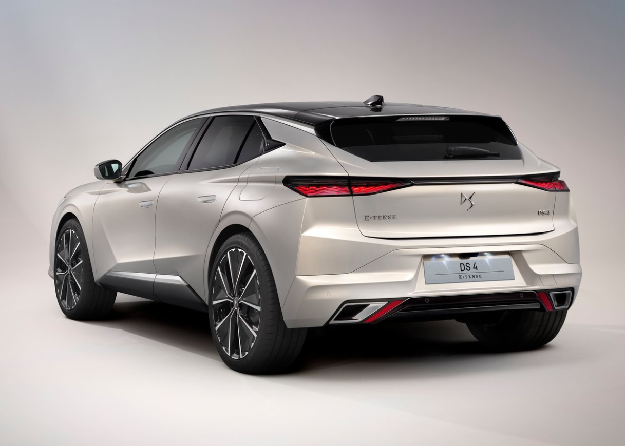 2023 DS DS 4 1.5 BlueHDI 130 Beygir Performance Line EAT8 Teknik Verileri