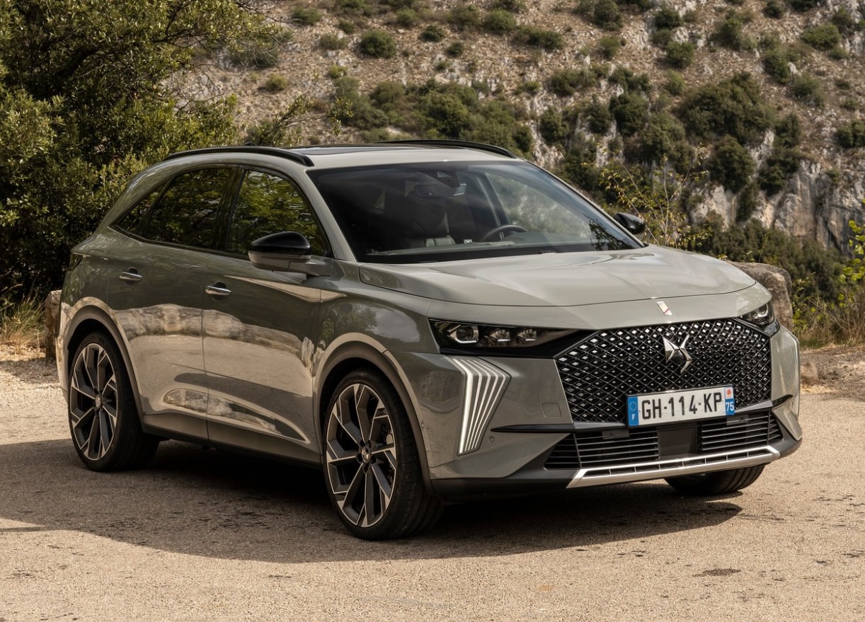 2025 DS DS 7 1.6 Hibrit Performance