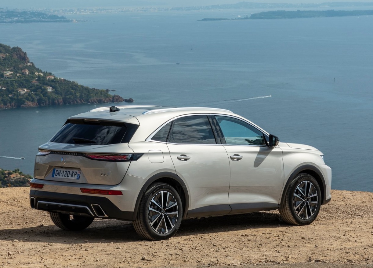 2025 DS DS 7 1.6 Hibrit 360 Beygir Performance Otomatik Teknik Verileri