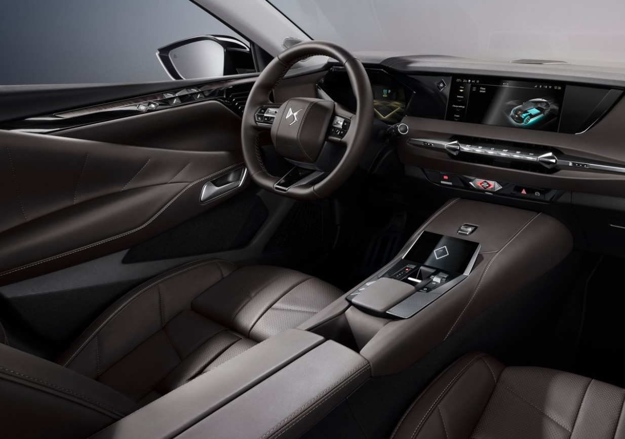 2024 DS DS 4 1.6 PureTech 225 HP Esprit de Voyage EAT8 Özellikleri - bagajhacmi.com