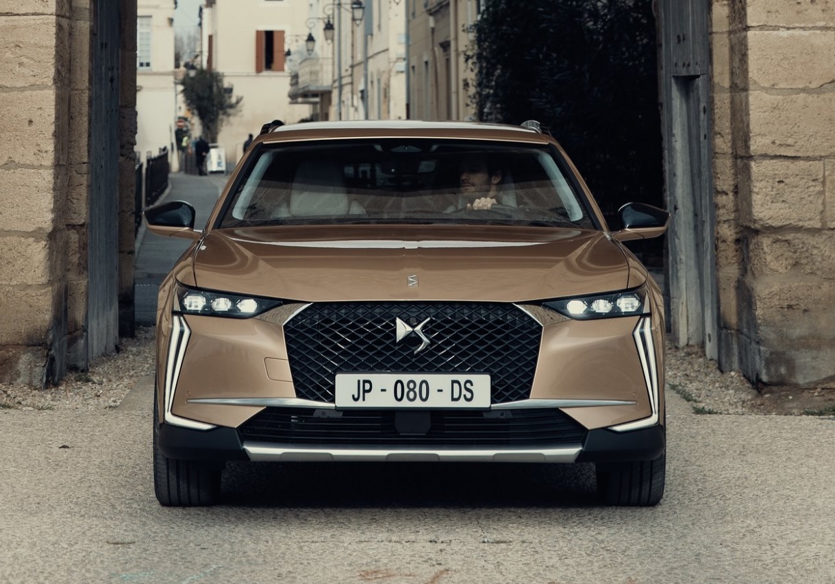 2025 DS DS 4 1.5 BlueHDI 130 HP Pallas EAT8 Özellikleri - bagajhacmi.com