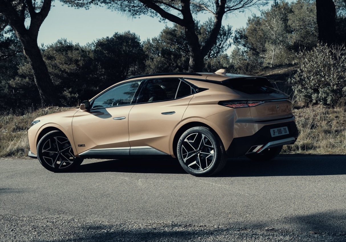 2025 DS DS 4 1.5 BlueHDI 130 Beygir Pallas EAT8 Teknik Verileri