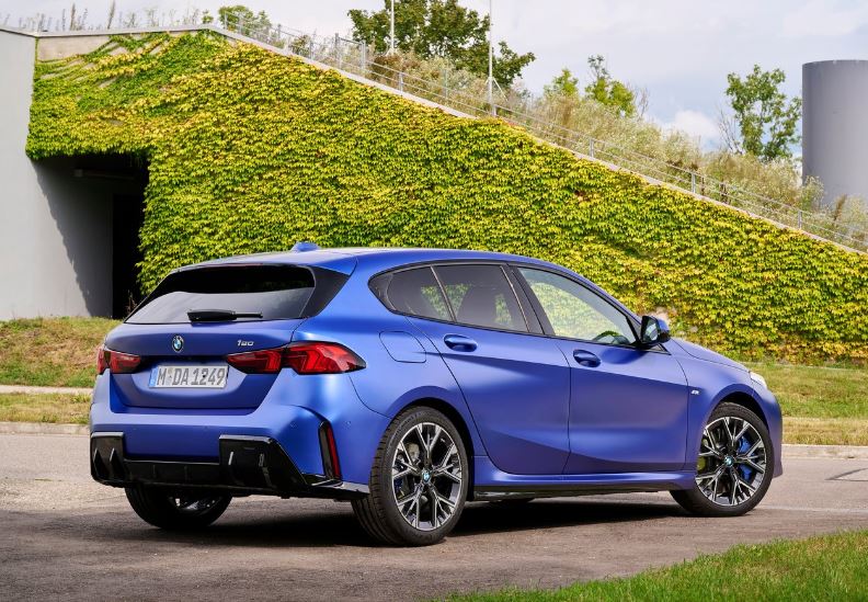 2025 BMW 1 Serisi 120 1.5 170 HP Sport Line Otomatik Özellikleri - bagajhacmi.com