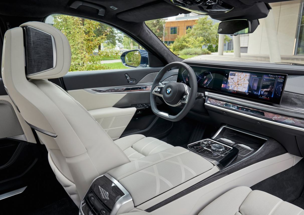 2025 BMW 7 Serisi 740Ld xDrive 3.0 300 HP M Excellence Steptronic Özellikleri - bagajhacmi.com