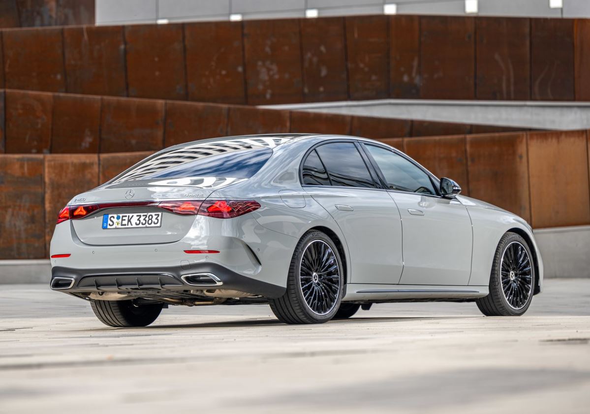 2024 Mercedes E Serisi E180 1.5 170 HP Edition AMG 9G-TRONIC Özellikleri - bagajhacmi.com